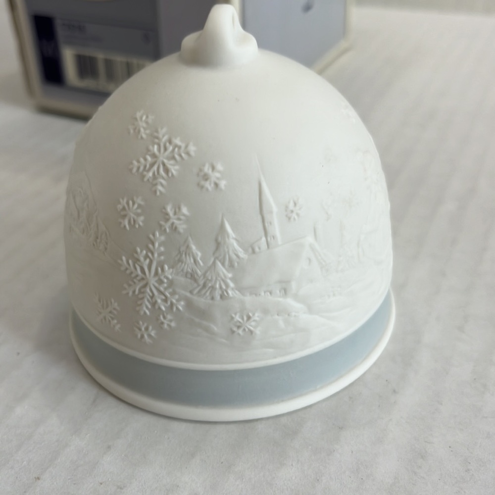 Lladro porcelain bell. Winter Bell. 1994. 
Approximately 3” x 3” - Picture 4 of 5